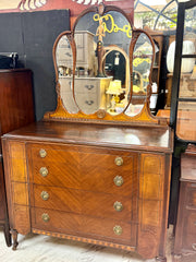Vintage 4-drawer dresser w/mirror ￼