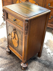 Antique carved wood bedroom set ￼