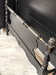 Vintage Jacobean full bed w/rails￼