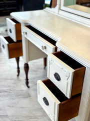 Vintage vanity on casters w/mirror