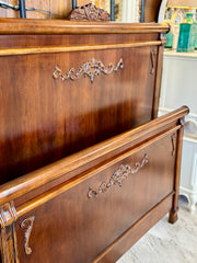 Carved wood queen/full bed w/rails