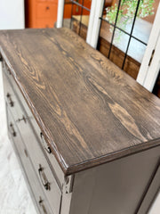 antique 3-drawer chest on casters ￼
