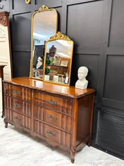 Vintage French Provincial dresser ￼