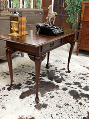 Queen Anne 2-drawer desk