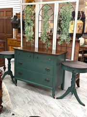 Vintage 4-drawer chest on casters ￼