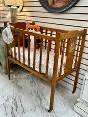 Vintage bassinet on casters w/mattress