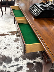 Queen Anne 2-drawer desk