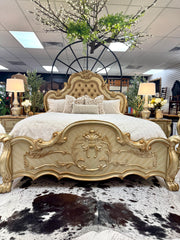 French Provincial nightstand pair (2)￼