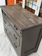 antique 3-drawer chest on casters ￼