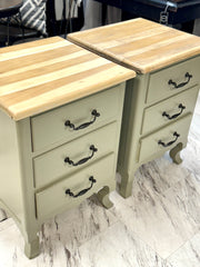 Pair of vintage nightstands (2)