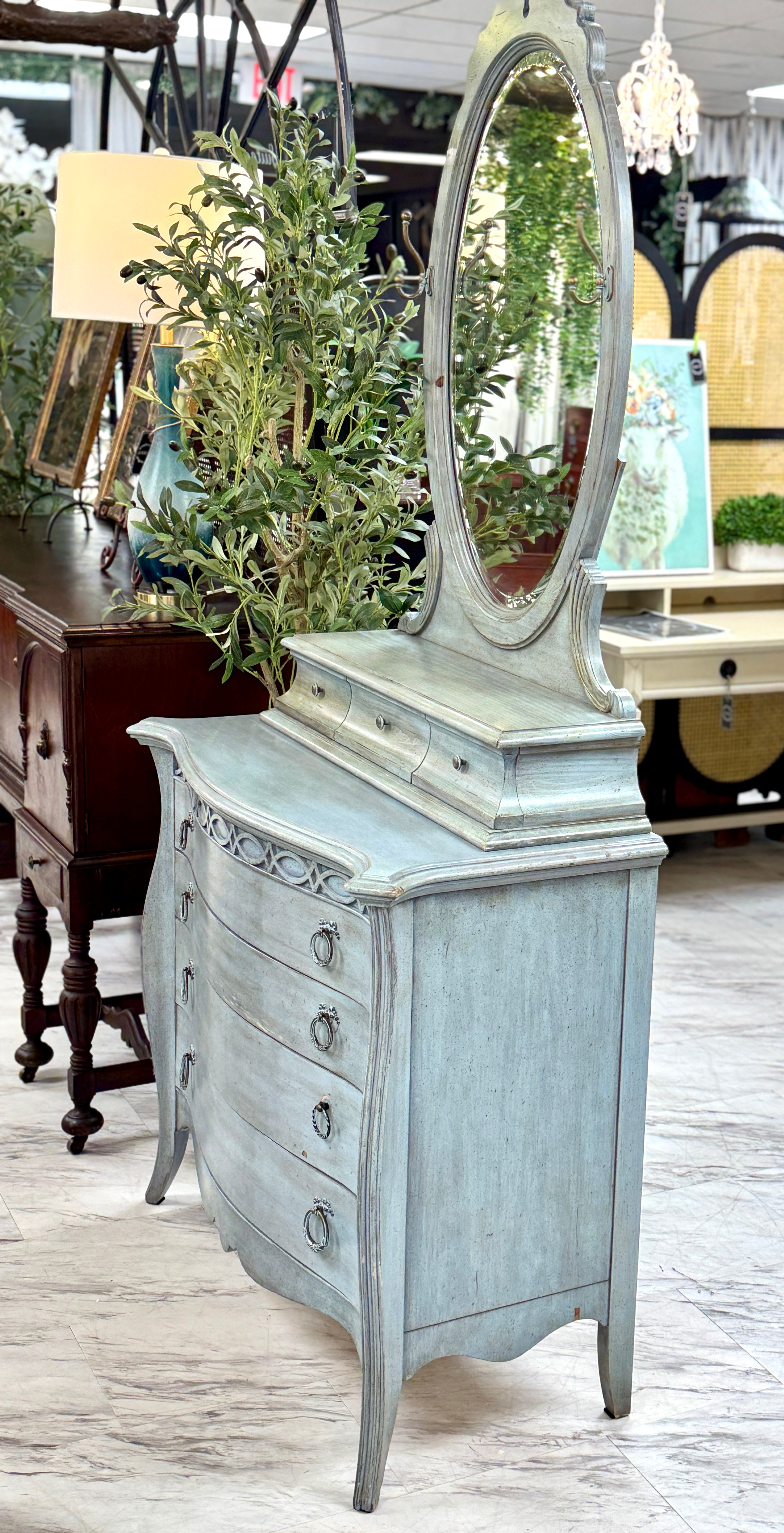 vintage dresser with oval mirror Vintage Lexington dresser w/removable oval mirror 