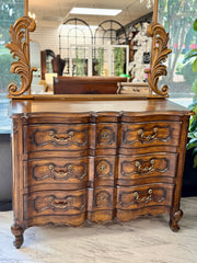 French Provincial chest ￼