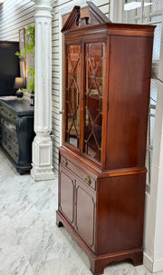 Lighted vintage China cabinet ￼