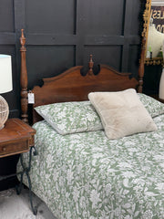 Vintage full-size poster bed w/rails