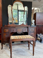 Antique vanity on casters w/mirror & stool￼