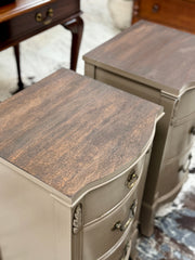 Vintage bow front nightstand pair (2)￼