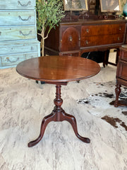 Vintage tilt-top table ￼