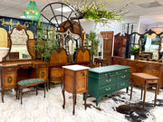 Antique French provincial dresser w/ mirror ￼