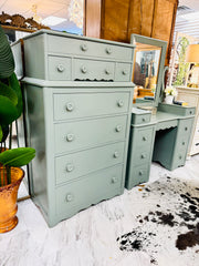 Vintage vanity w/mirror