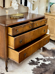 Vintage 4-drawer dresser on casters ￼