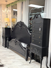 Carved wood king/queen bed w/rails