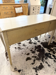 Vintage French Provincial desk ￼