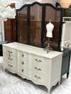 Bassett vintage French Provincial dresser ￼
