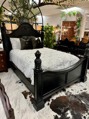 Queen bed w/wood rails