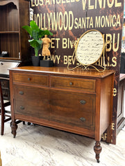 Vintage 4-drawer dresser on casters