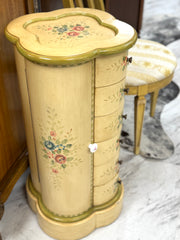 Clover-shaped jewelry cabinet ￼