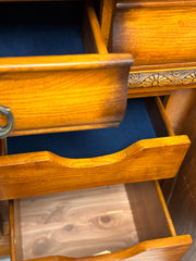 Royal Oak dresser w/mirror