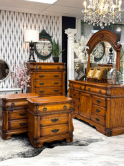 Royal Oak dresser w/mirror