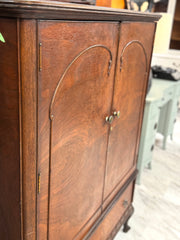 Vintage wardrobe/chifferobe ￼