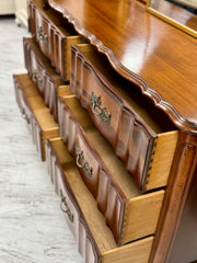 Vintage French Provincial dresser ￼