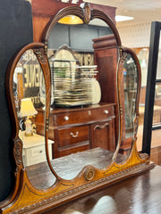 Vintage 4-drawer dresser w/mirror ￼