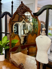 Antique French provincial dresser w/ mirror ￼