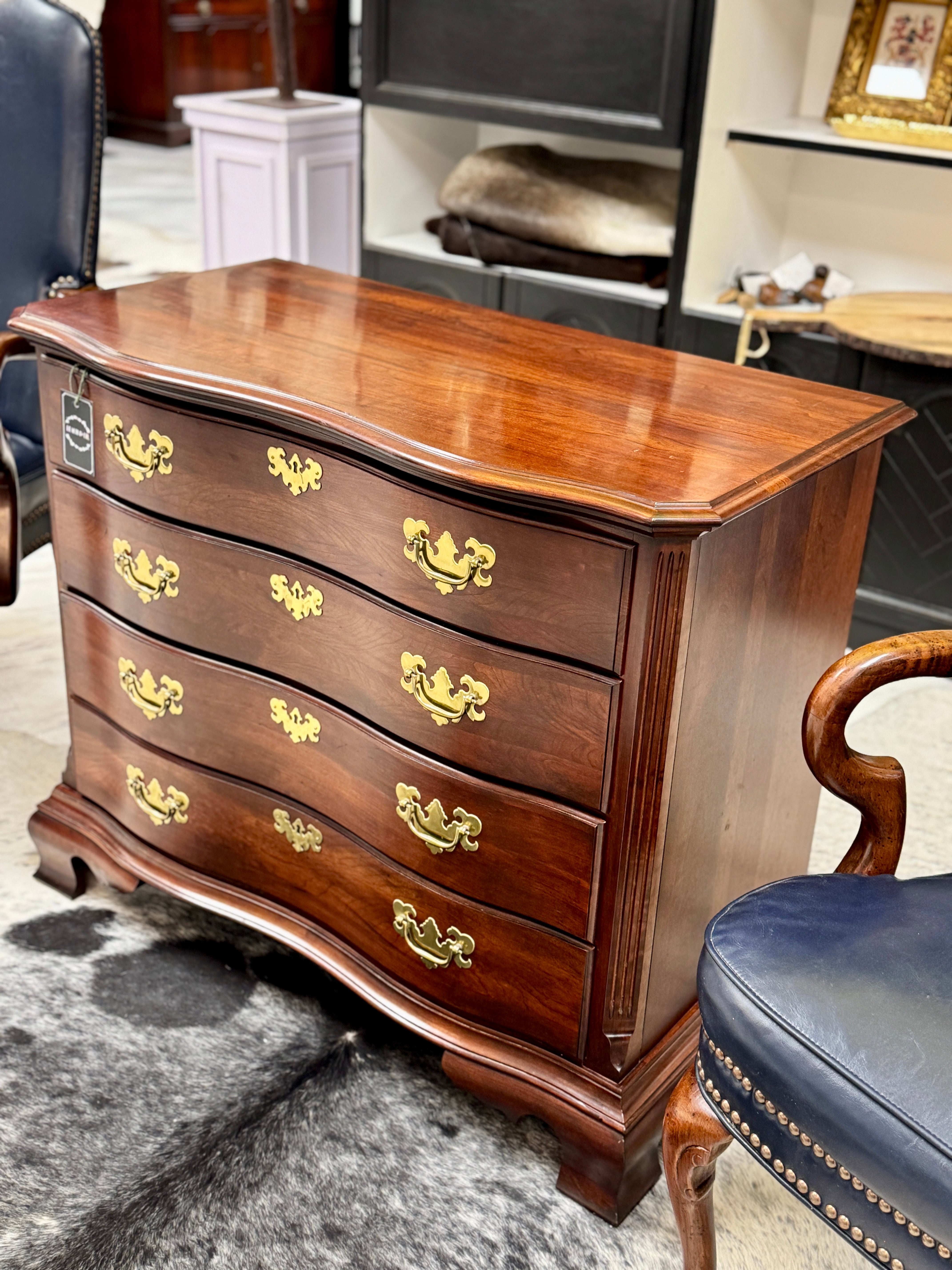 Vintage 4-drawer chest Vintage 4-drawer chest