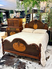 Antique full size bed w/rails