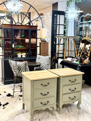 Pair of vintage nightstands (2)