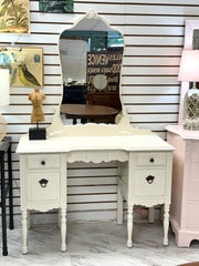Vintage vanity on casters w/mirror