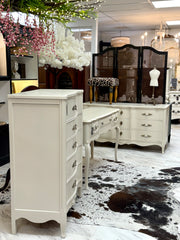 Bassett vintage French Provincial dresser ￼