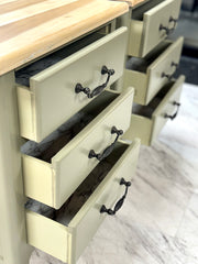 Pair of vintage nightstands (2)