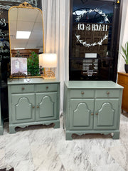 Pair of vintage nightstands (2)